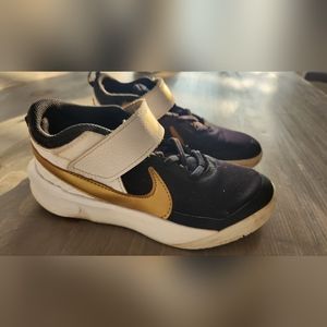 Nike Team Hustle Hightop Sneakers